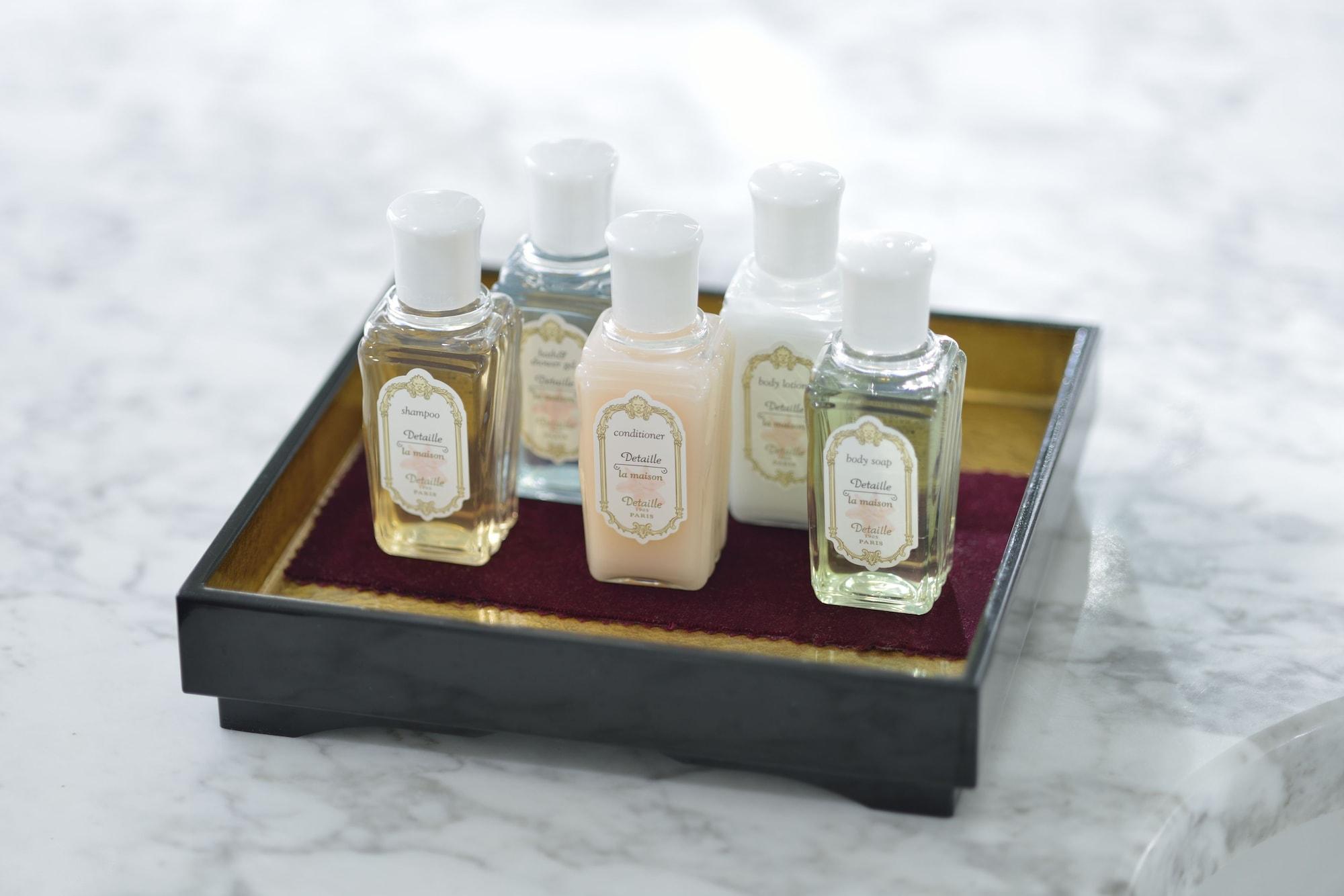 Hotel Granvia Kioto Exterior foto A selection of toiletries