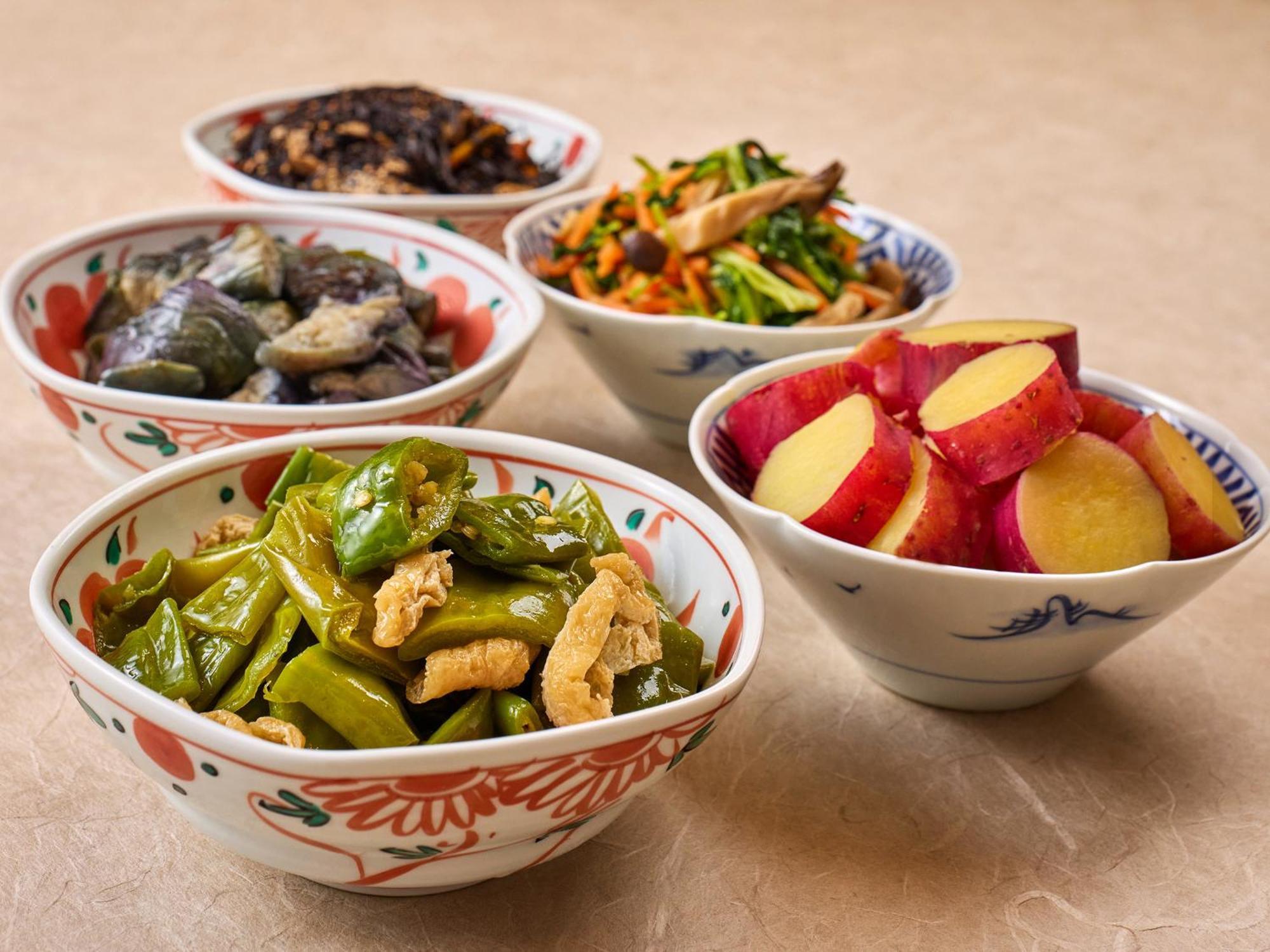 Hotel Granvia Kioto Exterior foto A selection of Korean banchan